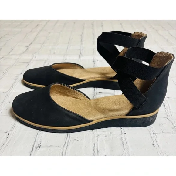 SOUL Naturalizer Women's Size 8 M Intro Black Flat Nubuck Shoes - Picture 2 of 11